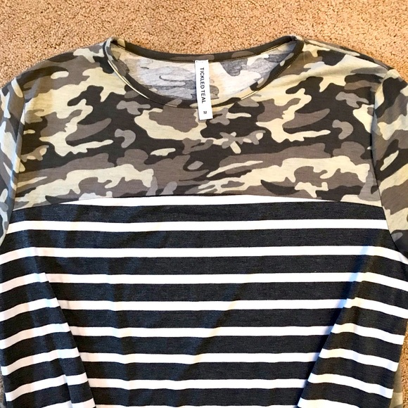 Tickled Teal Camo Striped Tunic Top Womens Size Medium Army Green Grey Knot Tie - Picture 2 of 9